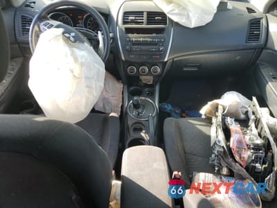 Zdjęcie 8 z 16 samochodu: 2011 MITSUBISHI OUTLANDER SPORT SE VIN:JA4AP4AU1BZ020131 - miniatura