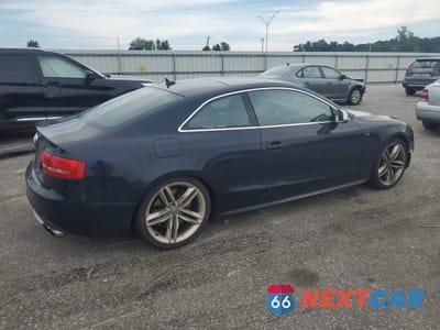 Trzecie zdjęcie samochodu z tyłu: 2010 AUDI S5 PREMIUM PLUS VIN:WAUGVAFR6AA009306 - miniatura