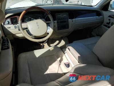 Zdjęcie 15 z 24 samochodu: 2009 LINCOLN TOWN CAR SIGNATURE LIMITED VIN:2LNHM82V29X602293 - miniatura