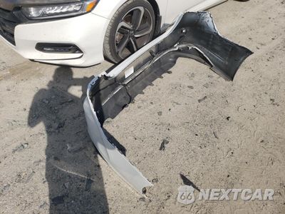 Zdjęcie 12 z 13 samochodu: 2018 TOYOTA CAMRY L VIN:4T1B11HK0JU113065 - miniatura
