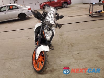 Drugie zdjęcie samochodu z przodu: 2020 KTM 200 DUKE VIN:MD2JPC40XLC089875 - miniatura