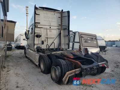 Trzecie zdjęcie samochodu z tyłu: 2019 VOLVO VN VNL VIN:4V4NC9EH3KN202728 - miniatura