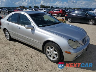 Czwarte zdjęcie samochodu z boku: 2004 MERCEDES-BENZ C 320 4MATIC VIN:WDBRF84J84F478689 - miniatura