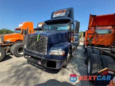 Drugie zdjęcie samochodu z przodu: 2008 VOLVO VN VNM VIN:4V4MC9EG28N262785 - miniatura