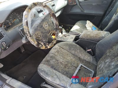 Zdjęcie 7 z 13 samochodu: 2001 MERCEDES-BENZ E 320 4MATIC VIN:WDBJH82J71X054047 - miniatura