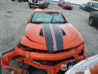 Piąte zdjęcie samochodu w środku: 2018 CHEVROLET CAMARO SS VIN:1G1FH1R7XJ0157974 - miniatura