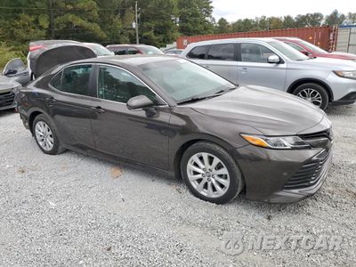 Czwarte zdjęcie samochodu z boku: 2018 TOYOTA CAMRY L VIN:4T1B11HK6JU540413 - miniatura