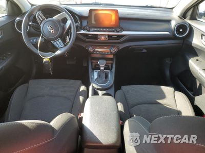 Zdjęcie 8 z 14 samochodu: 2019 KIA FORTE FE VIN:3KPF24AD8KE060972 - miniatura