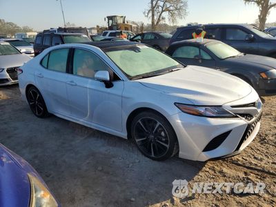 Czwarte zdjęcie samochodu z boku: 2018 TOYOTA CAMRY XSE VIN:4T1BZ1HK0JU003416 - miniatura