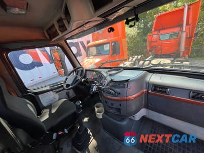 Zdjęcie 9 z 10 samochodu: 2008 VOLVO VN VNM VIN:4V4MC9EG28N262785 - miniatura