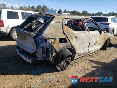 Trzecie zdjęcie samochodu z tyłu: 2021 VOLVO XC40 T5 R-DESIGN VIN:YV4162UM5M2402194 - miniatura