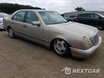 Czwarte zdjęcie samochodu z boku: 1997 MERCEDES-BENZ E 420 VIN:WDBJF72F0VA114285 - miniatura