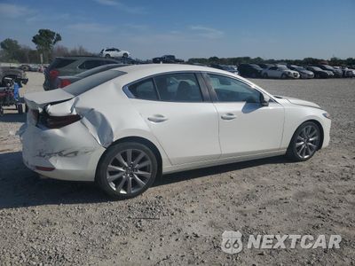 Trzecie zdjęcie samochodu z tyłu: 2019 MAZDA 3 PREFERRED PLUS VIN:JM1BPACL6K1110581 - miniatura