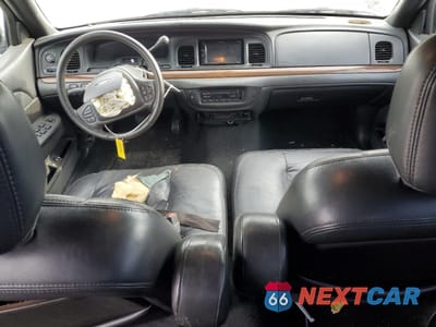 Zdjęcie 8 z 15 samochodu: 2003 FORD CROWN VICTORIA LX VIN:2FAFP74W33X220077 - miniatura