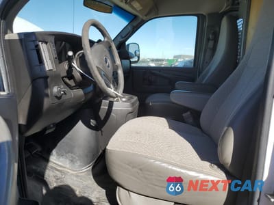 Zdjęcie 7 z 13 samochodu: 2015 GMC SAVANA G2500 VIN:1GTW7FCF8F1907011 - miniatura