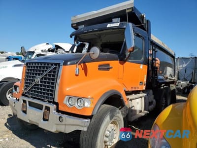 Drugie zdjęcie samochodu z przodu: 2021 VOLVO VHD VIN:4V5KG9EJ4MN268715 - miniatura
