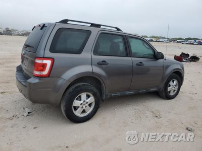 Trzecie zdjęcie samochodu z tyłu: 2012 FORD ESCAPE XLS VIN:1FMCU0C71CKC17460 - miniatura