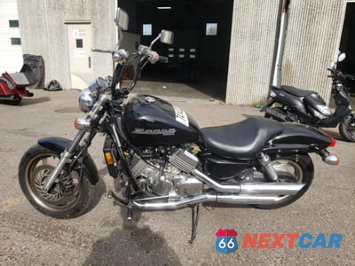Trzecie zdjęcie samochodu z tyłu: 1998 HONDA VF750 C VIN:JH2RC4300WM400957 - miniatura