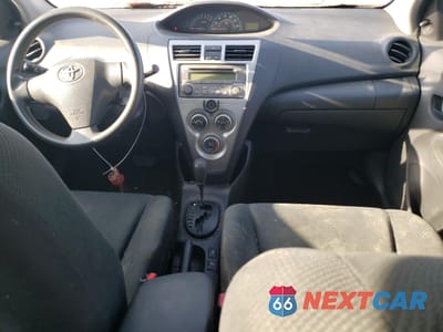 Zdjęcie 8 z 12 samochodu: 2012 TOYOTA YARIS VIN:JTDBT4K31CL014071 - miniatura