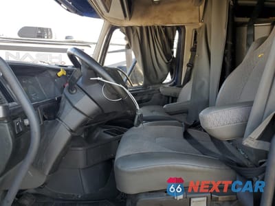 Piąte zdjęcie samochodu w środku: 2024 VOLVO VN VNL VIN:4V4NC9EH4RN640426 - miniatura