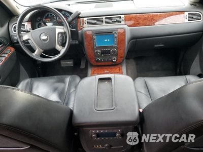 Zdjęcie 8 z 15 samochodu: 2010 CHEVROLET TAHOE K1500 LTZ VIN:1GNUKCE01AR150340 - miniatura