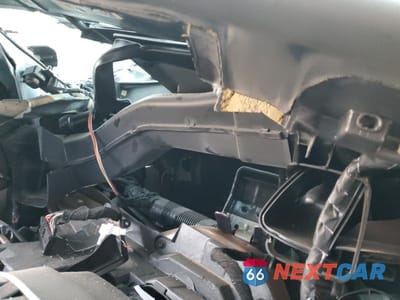 Zdjęcie 9 z 13 samochodu: 2004 FORD CROWN VICTORIA LX VIN:2FAHP74W84X151316 - miniatura