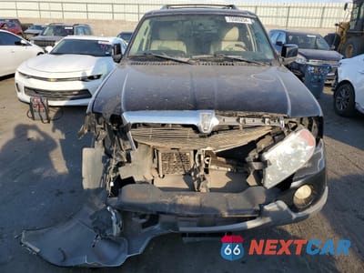 Piąte zdjęcie samochodu w środku: 2003 LINCOLN NAVIGATOR VIN:5LMFU28RX3LJ32286 - miniatura