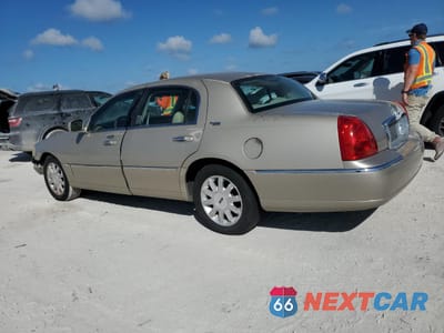 Trzecie zdjęcie samochodu z tyłu: 2009 LINCOLN TOWN CAR SIGNATURE LIMITED VIN:2LNHM82V29X602293 - miniatura