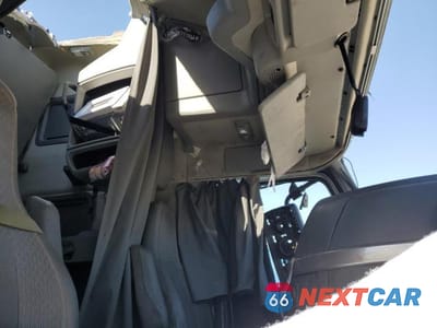 Piąte zdjęcie samochodu w środku: 2020 VOLVO VN VNL VIN:4V4NC9EH7LN242165 - miniatura