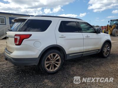 Trzecie zdjęcie samochodu z tyłu: 2019 FORD EXPLORER XLT VIN:1FM5K7D88KGB40568 - miniatura