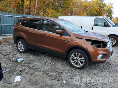 Czwarte zdjęcie samochodu z boku: 2017 FORD ESCAPE SE VIN:1FMCU9GD2HUA35248 - miniatura