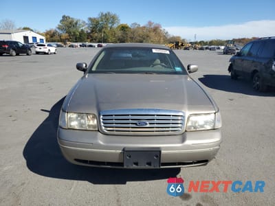 Piąte zdjęcie samochodu w środku: 2002 FORD CROWN VICTORIA VIN:2FAFP73WX2X109672 - miniatura