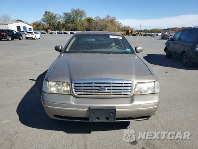 Piąte zdjęcie samochodu w środku: 2002 FORD CROWN VICTORIA VIN:2FAFP73WX2X109672 - miniatura