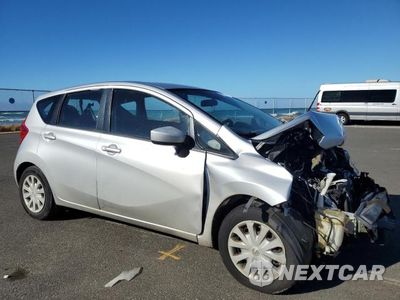 Czwarte zdjęcie samochodu z boku: 2015 NISSAN VERSA NOTE S VIN:3N1CE2CP7FL379886 - miniatura