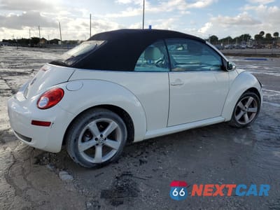 Trzecie zdjęcie samochodu z tyłu: 2007 VOLKSWAGEN NEW BEETLE TRIPLE WHITE VIN:3VWFF31Y27M420880 - miniatura