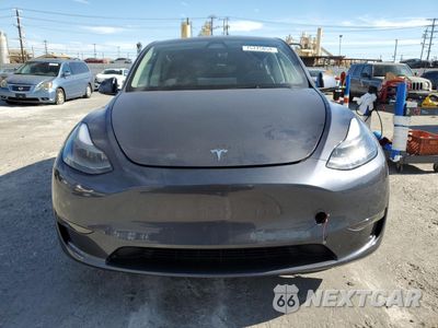 Piąte zdjęcie samochodu w środku: 2023 TESLA MODEL Y VIN:7SAYGDED8PF966337 - miniatura
