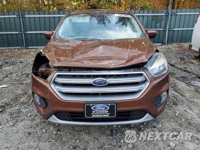 Piąte zdjęcie samochodu w środku: 2017 FORD ESCAPE SE VIN:1FMCU9GD2HUA35248 - miniatura