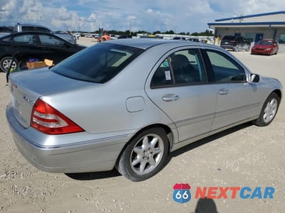 Trzecie zdjęcie samochodu z tyłu: 2004 MERCEDES-BENZ C 320 4MATIC VIN:WDBRF84J84F478689 - miniatura