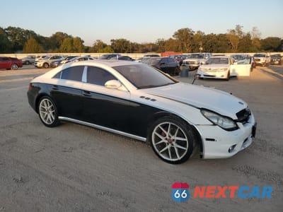 Czwarte zdjęcie samochodu z boku: 2008 MERCEDES-BENZ CLS 550 VIN:WDDDJ72X88A118553 - miniatura