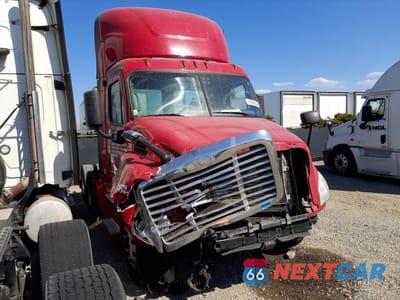 2018 FREIGHTLINER CASCADIA 113 3AKJGBDV1JDJV7877 - główne zdjęcie licytacji z USA - miniatura