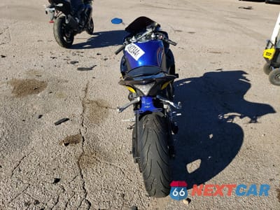Czwarte zdjęcie samochodu z boku: 2011 YAMAHA YZFR1 VIN:JYARN23E7BA009816 - miniatura