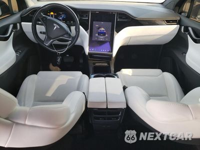 Zdjęcie 8 z 13 samochodu: 2018 TESLA MODEL X VIN:5YJXCDE22JF121350 - miniatura