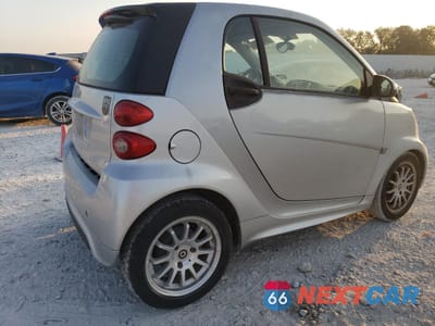 Trzecie zdjęcie samochodu z tyłu: 2013 SMART FORTWO PURE VIN:WMEEJ3BA6DK652837 - miniatura