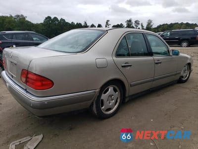 Trzecie zdjęcie samochodu z tyłu: 1997 MERCEDES-BENZ E 420 VIN:WDBJF72F0VA114285 - miniatura