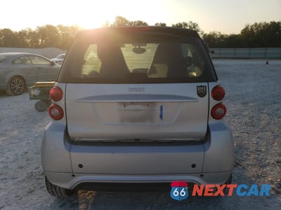 Zdjęcie 6 z 12 samochodu: 2013 SMART FORTWO PURE VIN:WMEEJ3BA6DK652837 - miniatura