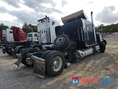 Czwarte zdjęcie samochodu z boku: 2000 FREIGHTLINER CONVENTIONAL FLD120 VIN:1FUPCSZB5YLB91104 - miniatura