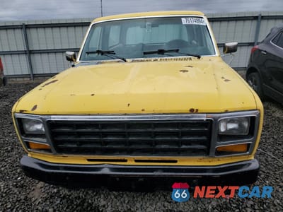 Piąte zdjęcie samochodu w środku: 1981 FORD BRONCO U100 VIN:1FMDU15FXBLA26871 - miniatura