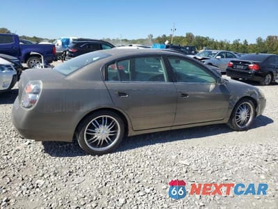 Trzecie zdjęcie samochodu z tyłu: 2002 NISSAN ALTIMA BASE VIN:1N4AL11DX2C173132 - miniatura