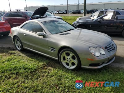 Czwarte zdjęcie samochodu z boku: 2004 MERCEDES-BENZ SL 500 VIN:WDBSK75F44F069123 - miniatura