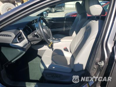 Zdjęcie 7 z 12 samochodu: 2019 TOYOTA CAMRY L VIN:4T1B11HK0KU692947 - miniatura